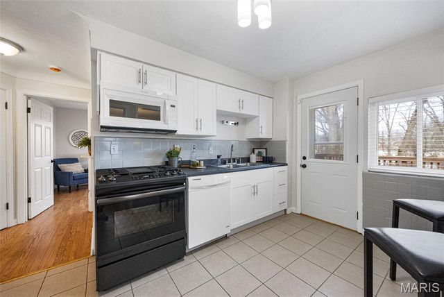 8647 Belcrest Lane, St John, MO 63114