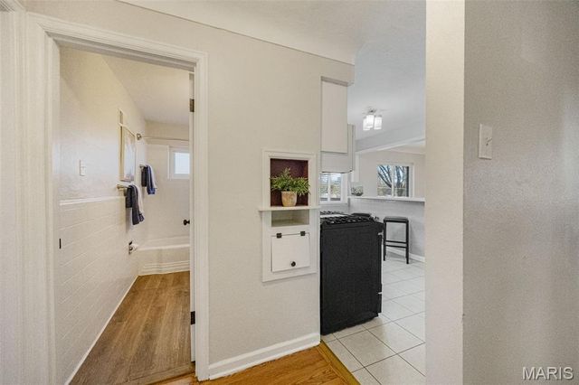 8647 Belcrest Lane, St John, MO 63114