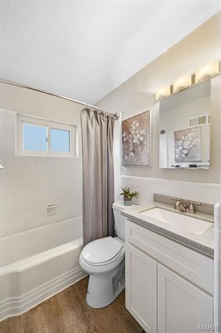 8647 Belcrest Lane, St John, MO 63114