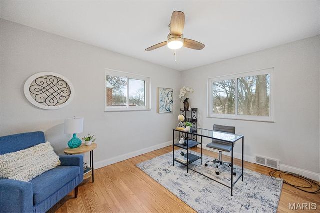 8647 Belcrest Lane, St John, MO 63114