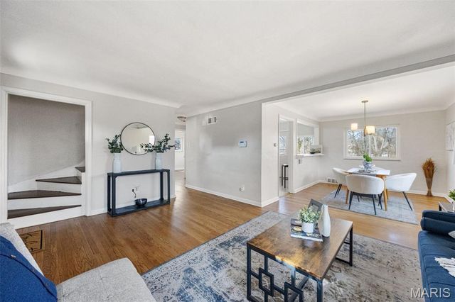 8647 Belcrest Lane, St John, MO 63114