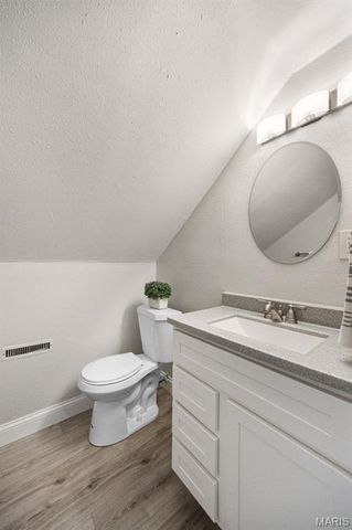 8647 Belcrest Lane, St John, MO 63114