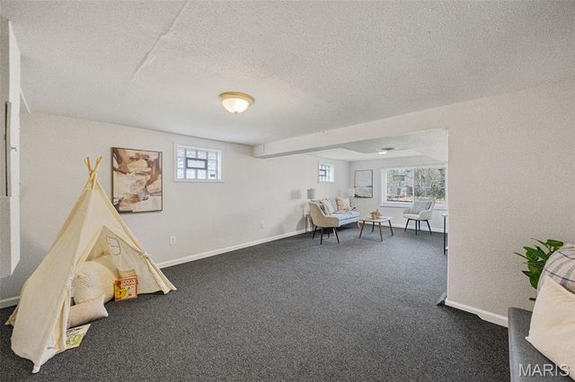 8647 Belcrest Lane, St John, MO 63114