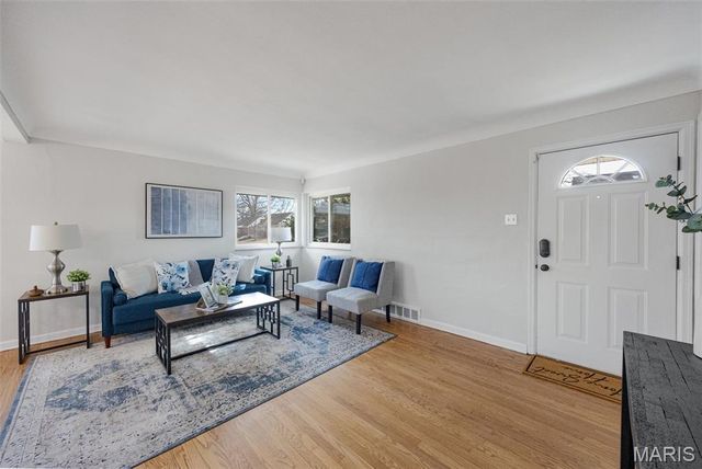 8647 Belcrest Lane, St John, MO 63114