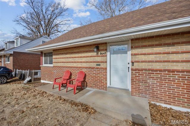 8647 Belcrest Lane, St John, MO 63114