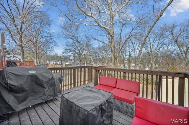 8647 Belcrest Lane, St John, MO 63114