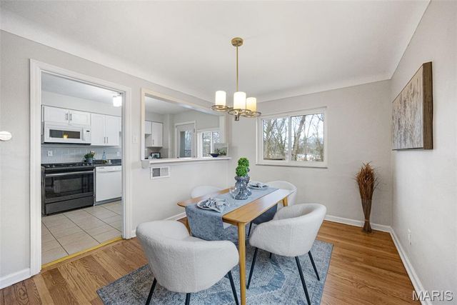 8647 Belcrest Lane, St John, MO 63114