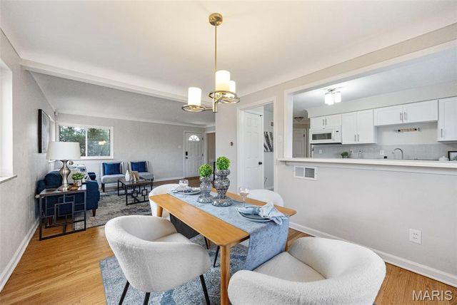 8647 Belcrest Lane, St John, MO 63114