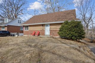 8647 Belcrest Lane, St John, MO 63114