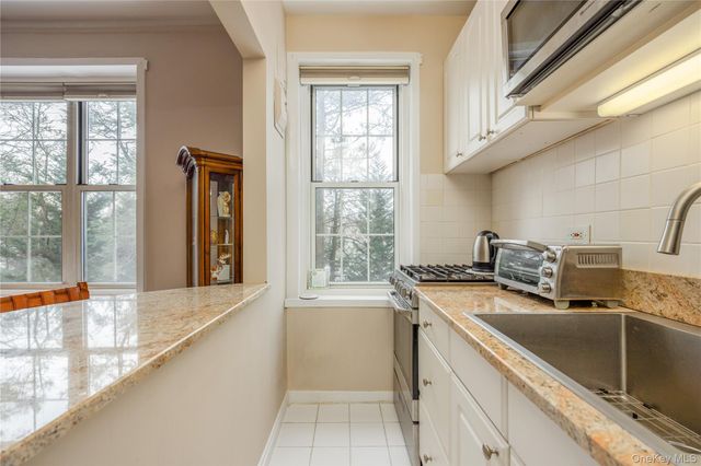 5 Midland Gardens 2K, Bronxville, NY 10708