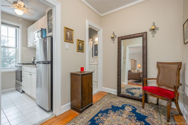 5 Midland Gardens 2K, Bronxville, NY 10708