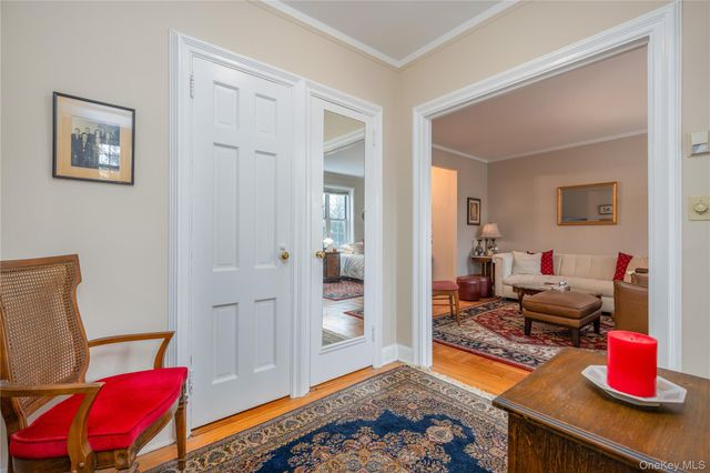 5 Midland Gardens 2K, Bronxville, NY 10708