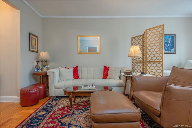 5 Midland Gardens 2K, Bronxville, NY 10708