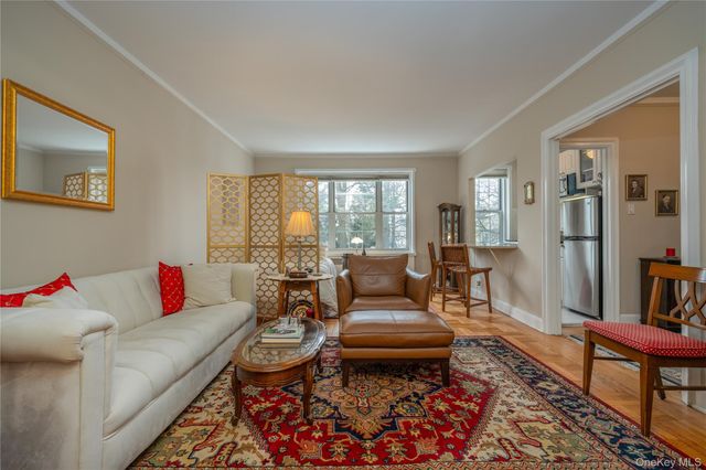 5 Midland Gardens 2K, Bronxville, NY 10708