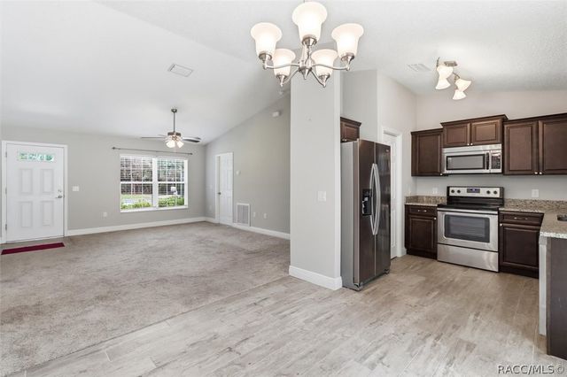 8044 N Creek Way, Dunnellon, FL 34434