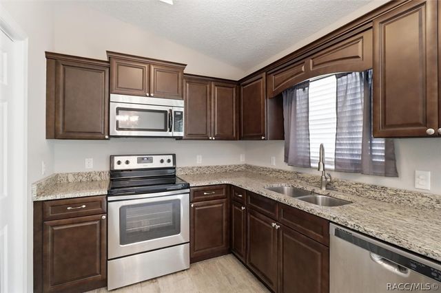 8044 N Creek Way, Dunnellon, FL 34434