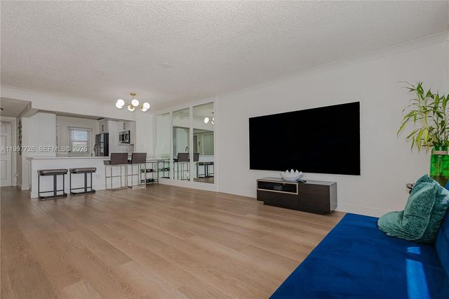 2500 SW 81st Ave 304, Davie, FL 33324