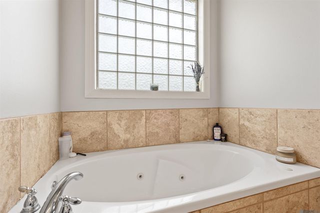 18468 Lake Harbor Ln, Prairieville, LA 70769