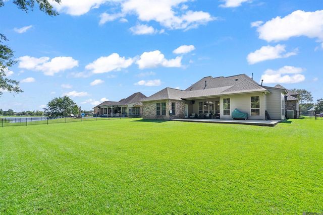18468 Lake Harbor Ln, Prairieville, LA 70769
