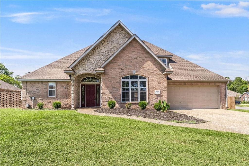 600 SE Cornell Street, Bentonville, AR 72712