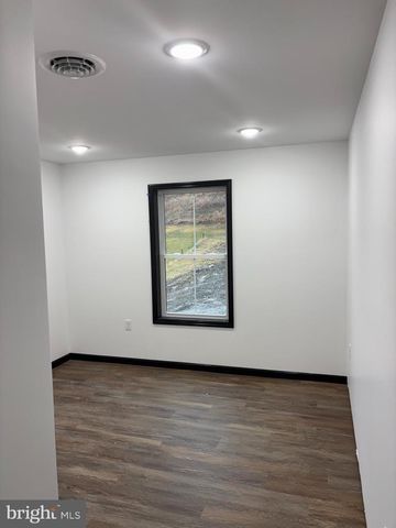 194 MEADOWCREEK DR N, Chambersburg, PA 17202