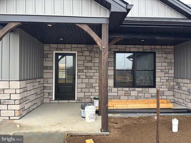 194 MEADOWCREEK DR N, Chambersburg, PA 17202