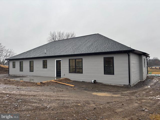 194 MEADOWCREEK DR N, Chambersburg, PA 17202