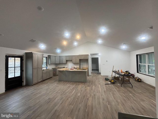 194 MEADOWCREEK DR N, Chambersburg, PA 17202