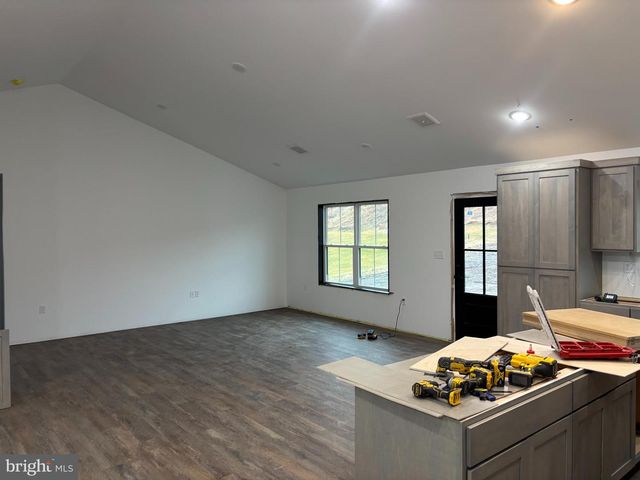 194 MEADOWCREEK DR N, Chambersburg, PA 17202