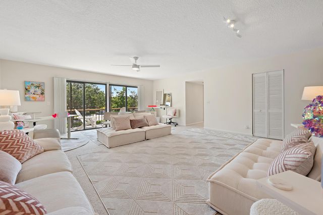 18480 SE WOOD HAVEN J, Jupiter, FL 33469
