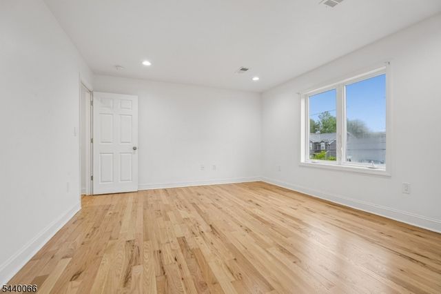 639 Myrtle Ave, Garwood Boro, NJ 07027