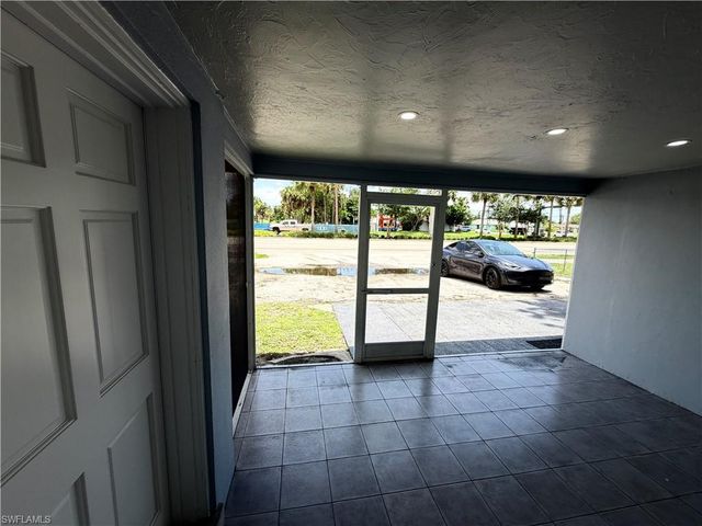 4375 Golden Gate PKWY, Naples, FL 34116