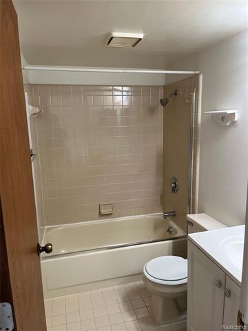 31851 Nardelli Lane, Roseville, MI 48066