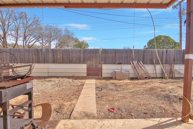 6903 Gary Avenue, Lubbock, TX 79413