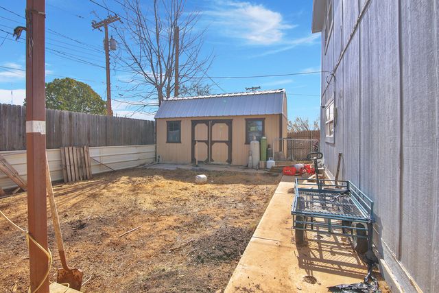 6903 Gary Avenue, Lubbock, TX 79413