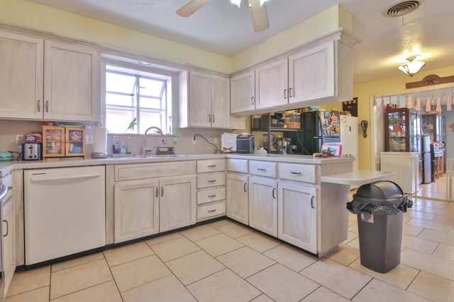 6903 Gary Avenue, Lubbock, TX 79413