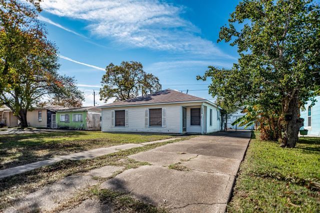 109 Tommy Drive, Port Lavaca, TX 77979