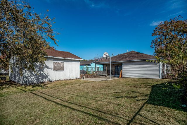 109 Tommy Drive, Port Lavaca, TX 77979