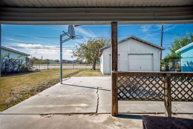 109 Tommy Drive, Port Lavaca, TX 77979