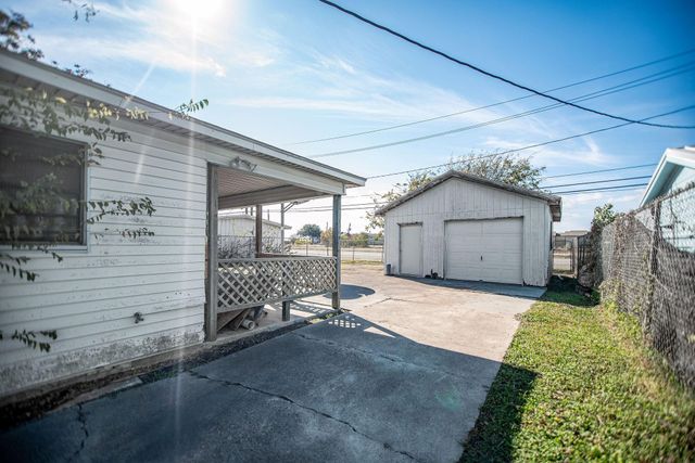109 Tommy Drive, Port Lavaca, TX 77979