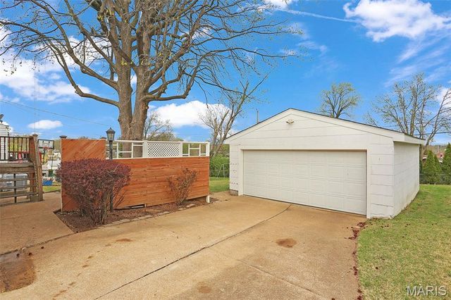 11125 Pine Forest Drive, St Louis, MO 63126