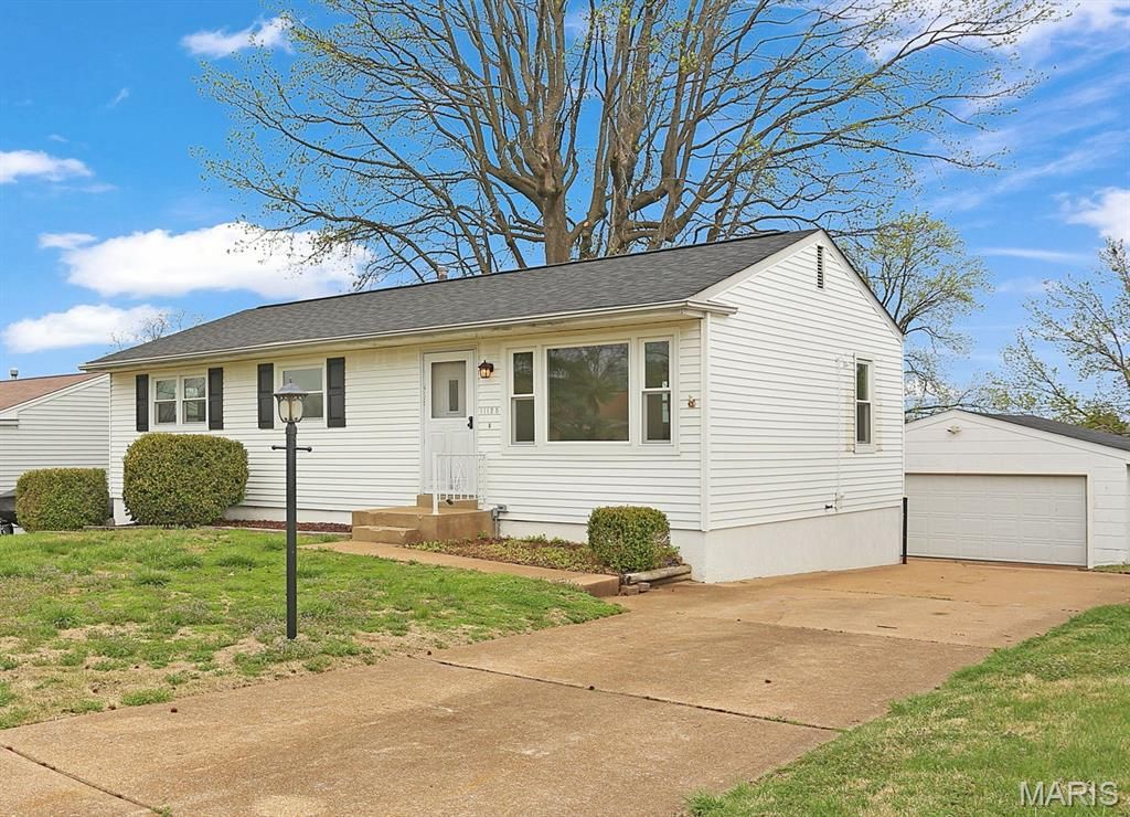 11125 Pine Forest Drive, St Louis, MO 63126