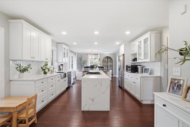 3695 Mary Cliff LANE, Brookfield, WI 53005