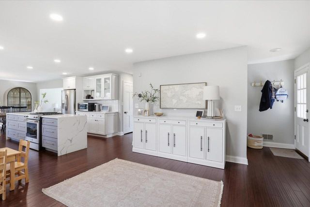 3695 Mary Cliff LANE, Brookfield, WI 53005