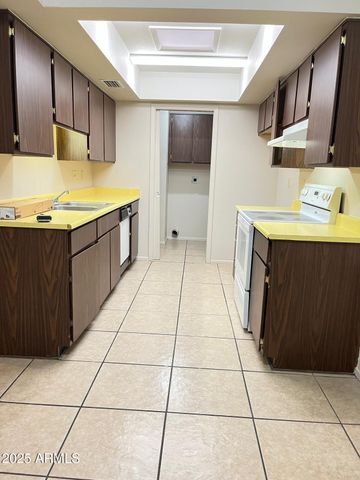 6010 W AUGUSTA Avenue, Glendale, AZ 85301