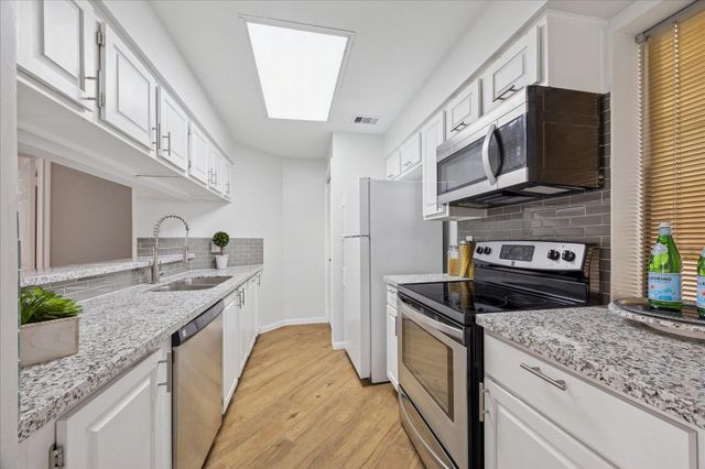 5210 Weslayan Street 303, Houston, TX 77005