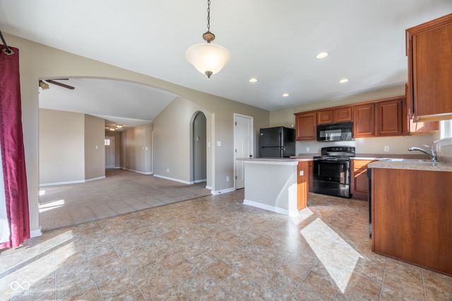 822 Westpointe Drive, Shelbyville, IN 46176