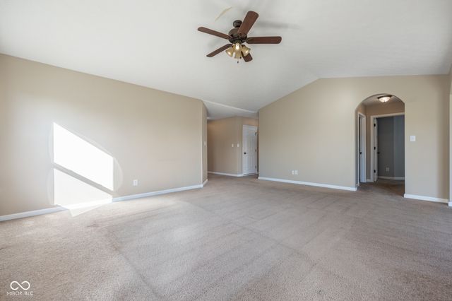 822 Westpointe Drive, Shelbyville, IN 46176