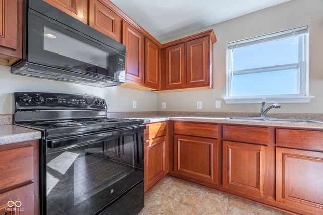 822 Westpointe Drive, Shelbyville, IN 46176