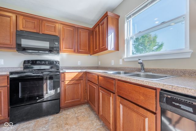 822 Westpointe Drive, Shelbyville, IN 46176